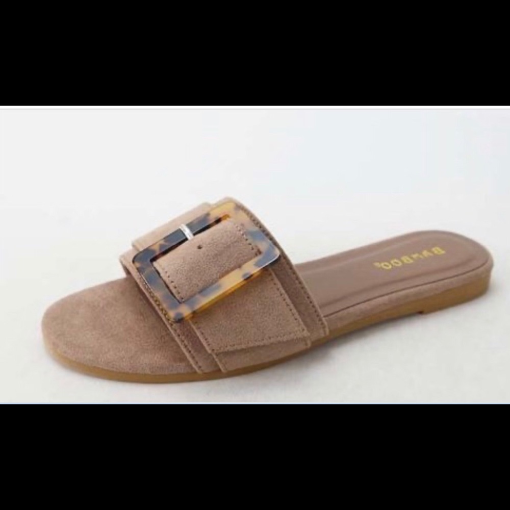 Women’s Flat Sandals / Slip Ons With Buckle